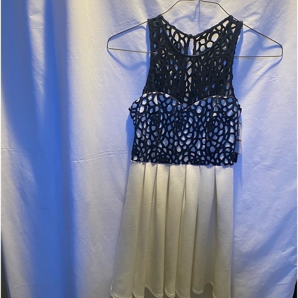 Sequin Hearts Cut Out Prom Formal Laser Cut Lace Top Fit & Flare Milkmaid Sz 3 - Picture 2 of 7